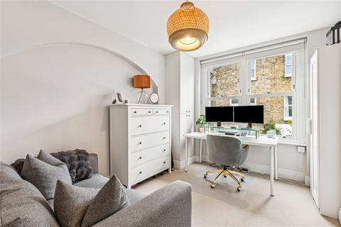 3 bedroom apartment for sale, Tregarvon Road, SW11