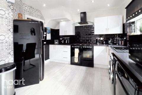 3 bedroom semi-detached house for sale, Hawthorn Drive, Leicester