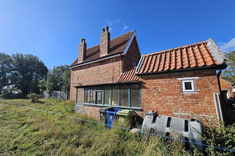 2 bedroom terraced house for sale, Main Street, Hackthorn, Lincoln