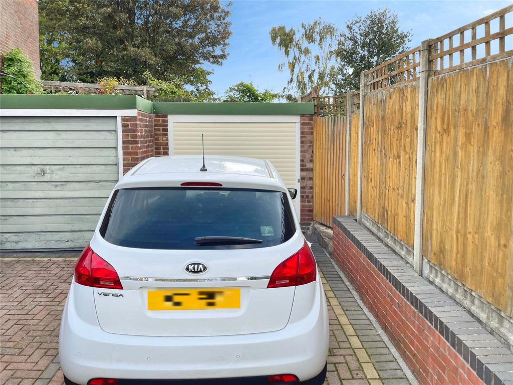 Drive/Garage