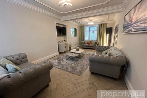 4 bedroom end of terrace house for sale, Aberrhondda Road, Porth, Rhondda Cynon Taff, CF39