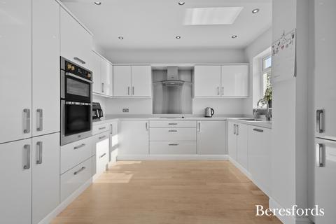 320 Main Road, Romford, RM2 6PA