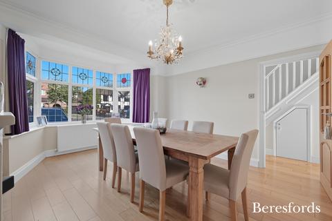 320 Main Road, Romford, RM2 6PA