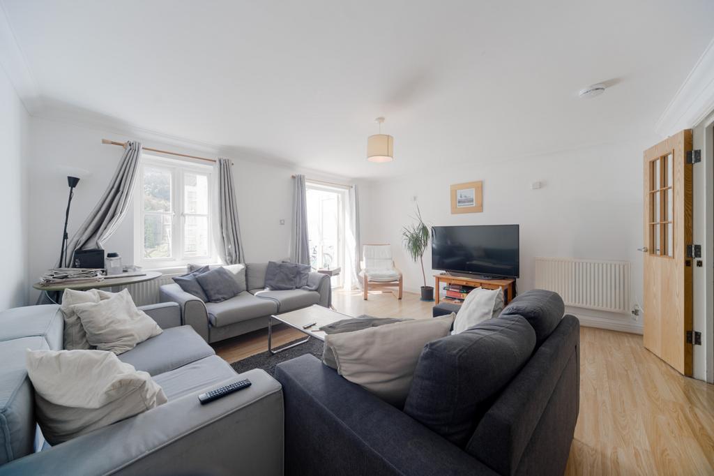 House in London - View 3