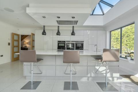 5 bedroom detached house for sale, Park Farm Road, Bromley