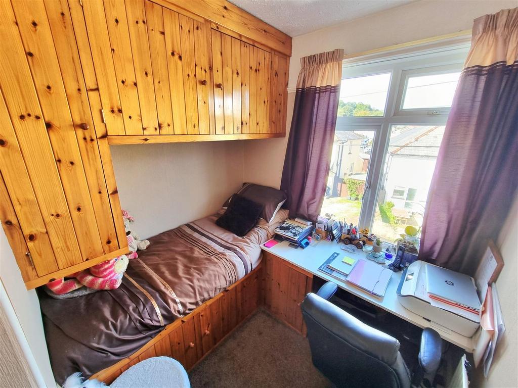 Bed 3.jpg