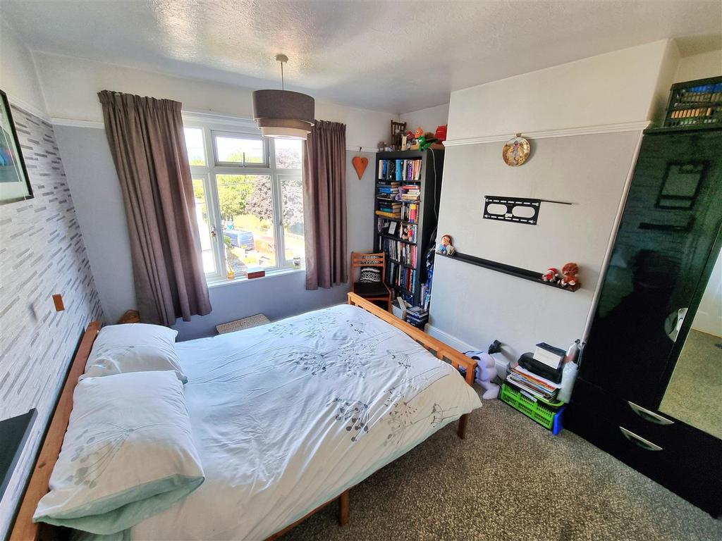 Bed 2.jpg