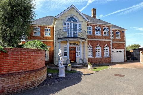 6 bedroom detached house for sale, George Close, Canvey Island