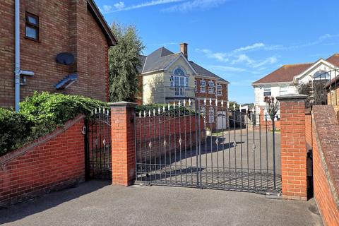 6 bedroom detached house for sale, George Close, Canvey Island
