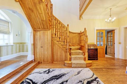 6 bedroom detached house for sale, George Close, Canvey Island