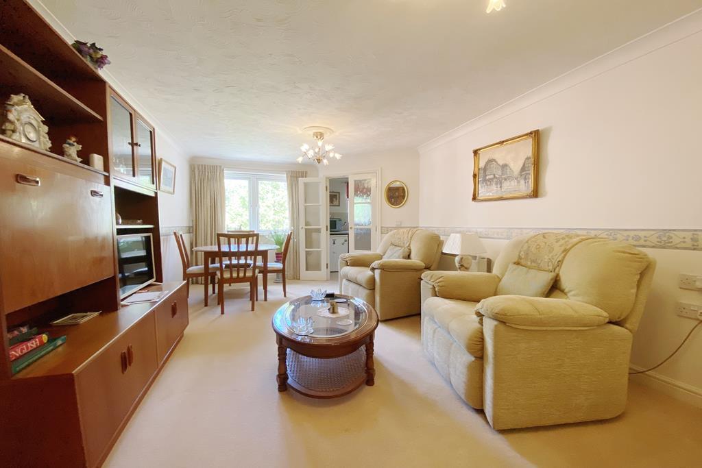Lounge/Dining Rm