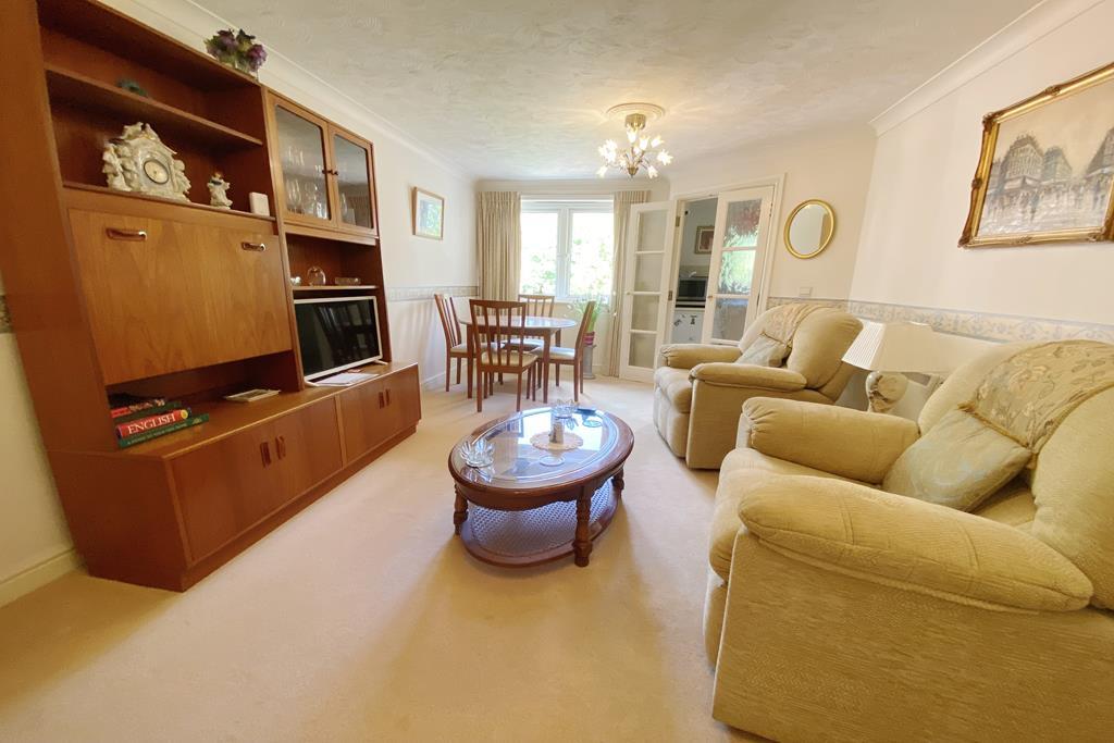 Lounge/Dining Rm