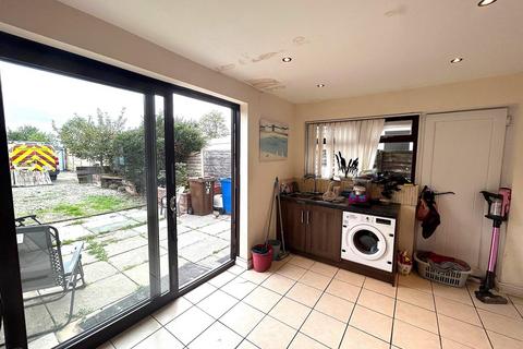 2 bedroom semi-detached house for sale, Laxey Crescent, Leigh