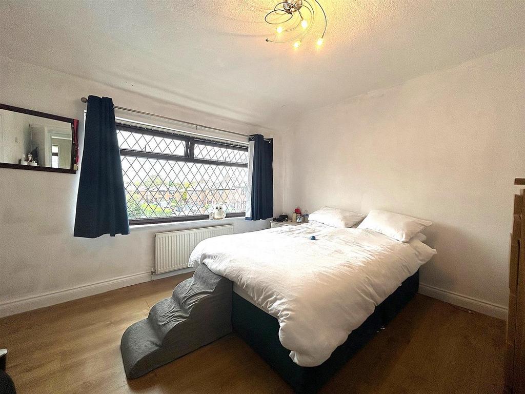 Bedroom 1.jpg