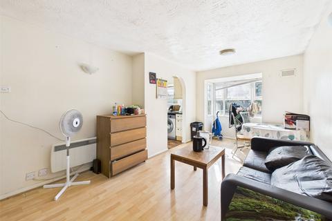 2 bedroom apartment to rent, Taylor Close, Hounslow