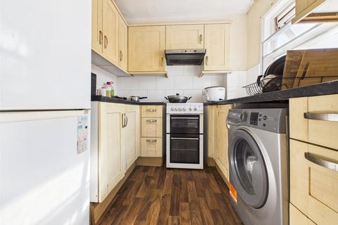 2 bedroom apartment to rent, Taylor Close, Hounslow