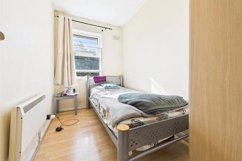 2 bedroom apartment to rent, Taylor Close, Hounslow