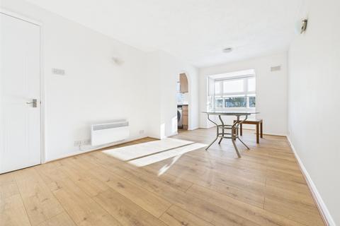 2 bedroom apartment to rent, Taylor Close, Hounslow