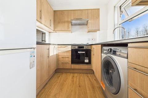 2 bedroom apartment to rent, Taylor Close, Hounslow