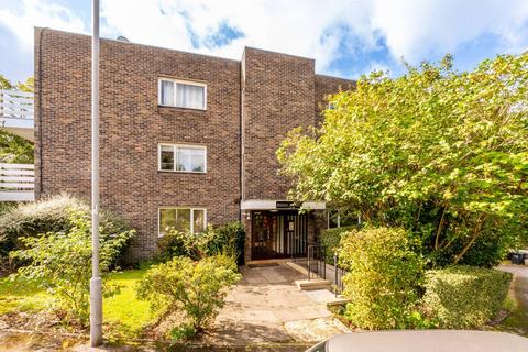 Morecoombe Close, Kingston Hill, Kingston upon Thames, KT2