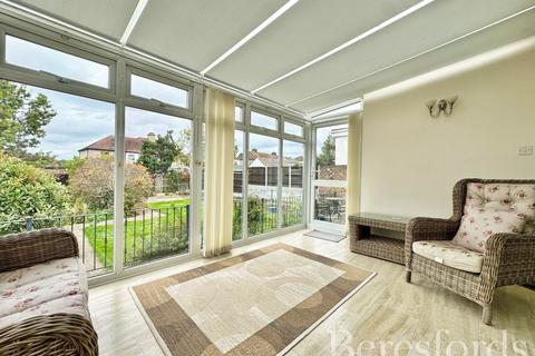2 bedroom bungalow for sale, Stanley Road, Hornchurch, RM12