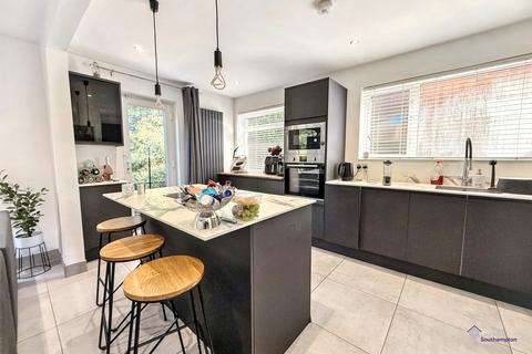 undefined, Moat Hill, Southampton SO18