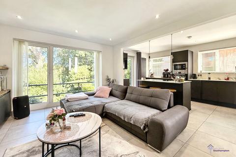 undefined, Moat Hill, Southampton SO18