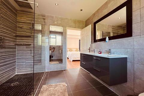 22 School Close, High Wycombe, HP11 1PH