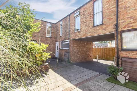 139 Beeston Courts, Laindon, Basildon, SS15 5FW