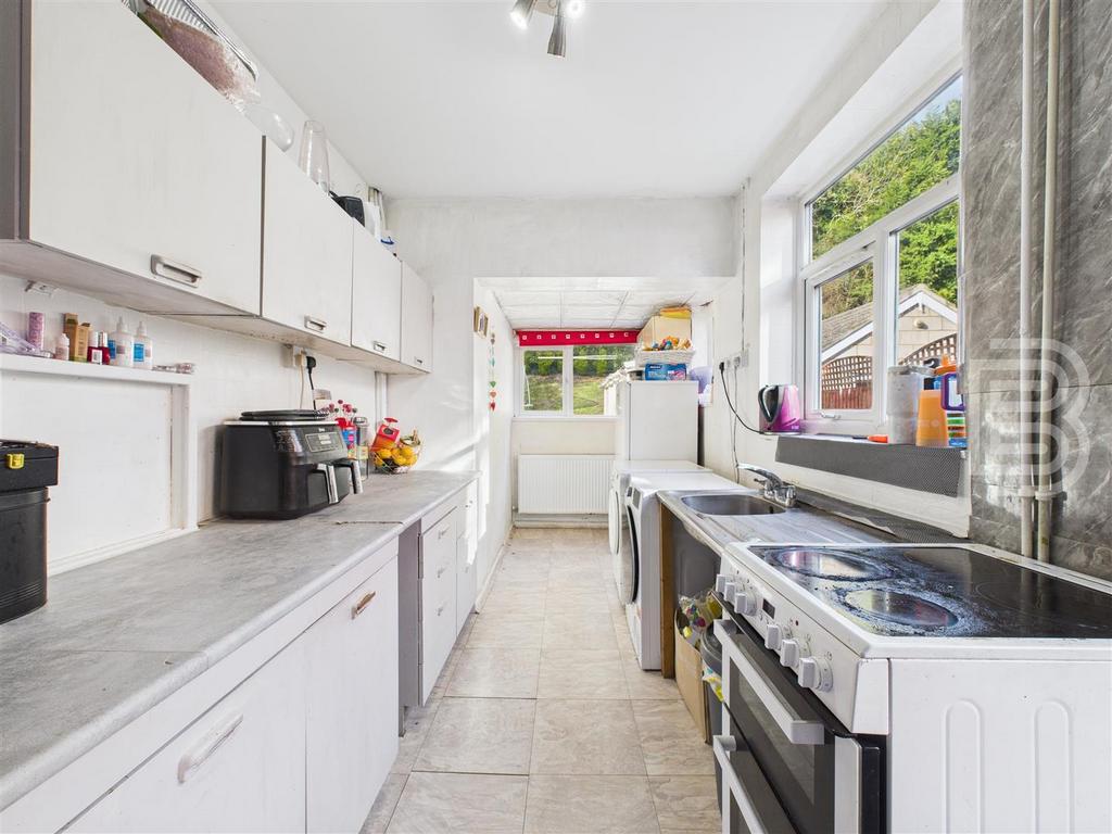 Kitchen (1).jpg