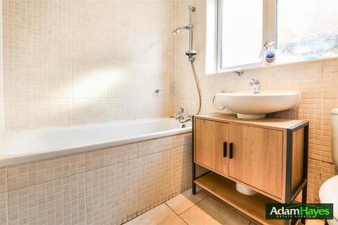 2 bedroom maisonette for sale, Friern Park, London N12