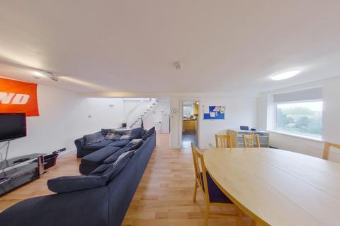 4 bedroom terraced house to rent, *£146pppw excluding bills!* Terrace House, The Park Estate