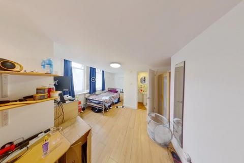 4 bedroom terraced house to rent, *£146pppw excluding bills!* Terrace House, The Park Estate