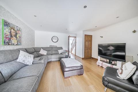 undefined, Sunbury-on-Thames,  Surrey,  TW16