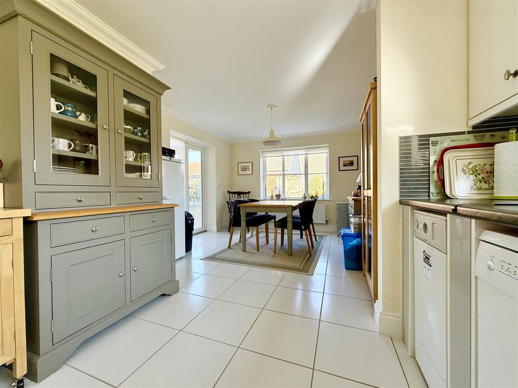 Kitchen dining