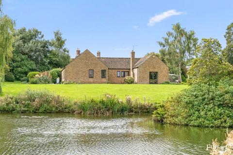 4 bedroom detached bungalow for sale, Glaston