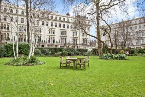 2 bedroom apartment to rent, Hyde Park, Kensington Gardens Square, W2