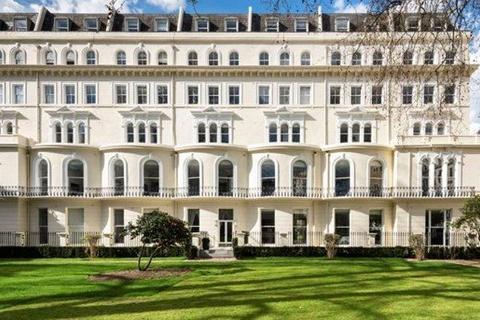2 bedroom apartment to rent, Hyde Park, Kensington Gardens Square, W2
