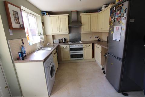 4 bedroom semi-detached house to rent, 15 Robin Bailey Way