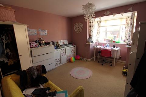 4 bedroom semi-detached house to rent, 15 Robin Bailey Way