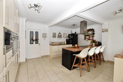 undefined, Sherwood Drive, Hull
