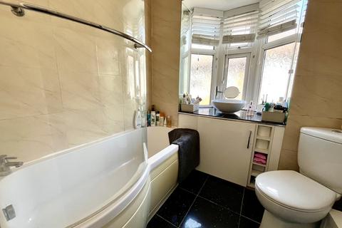 2 bedroom maisonette for sale, Cheshire Gardens, Chessington, Surrey. KT9 2PR