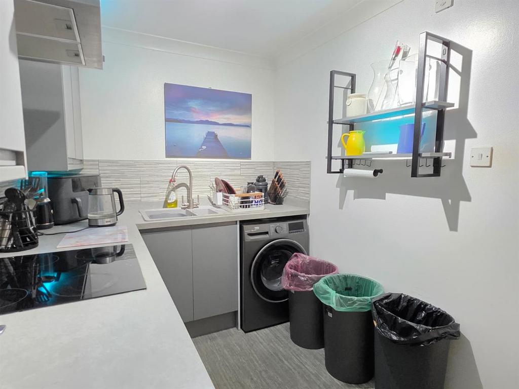 Kitchen 3.jpg