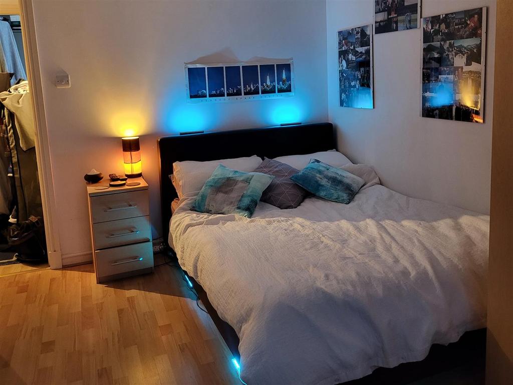 Bedroom 1 night.jpg
