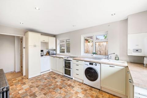 38 Elizabeth Crescent, East Grinstead, RH19 3JD