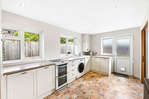 38 Elizabeth Crescent, East Grinstead, RH19 3JD