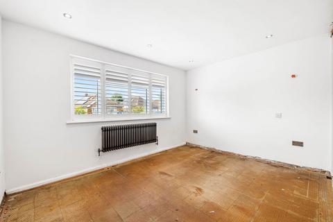 38 Elizabeth Crescent, East Grinstead, RH19 3JD