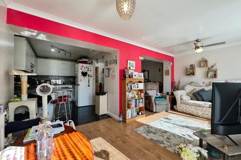 undefined, Reachfields, Hythe