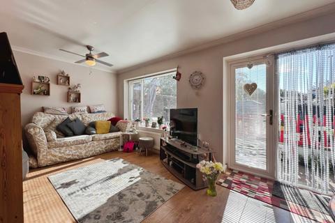 undefined, Reachfields, Hythe