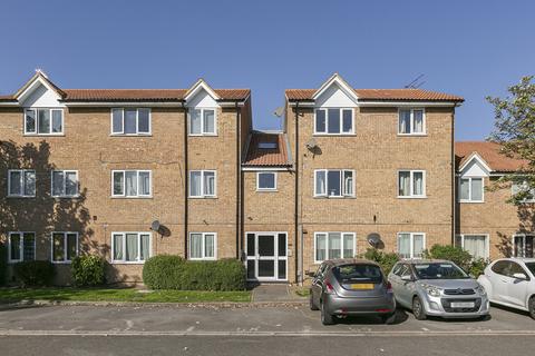 Seymour Way, Sunbury-on-Thames, Surrey, TW16
